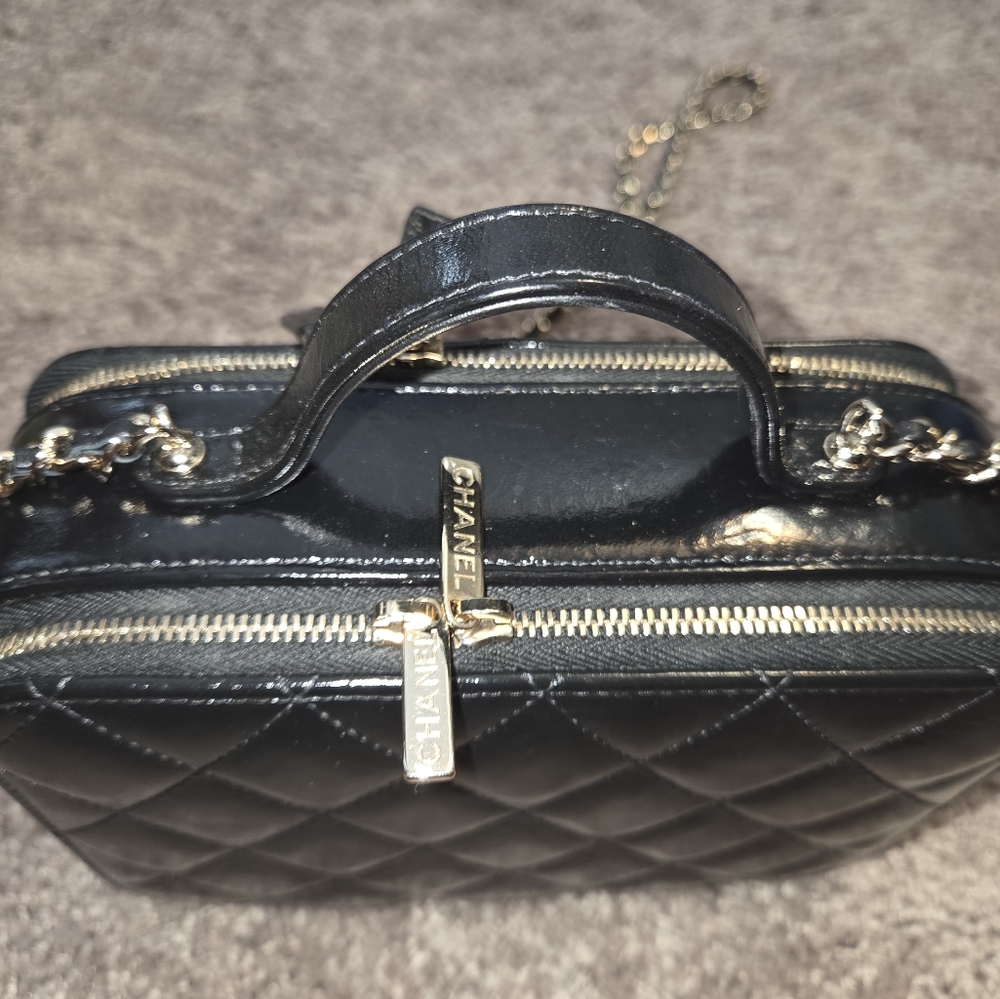 Chanel vanity - Picture 5 of 9